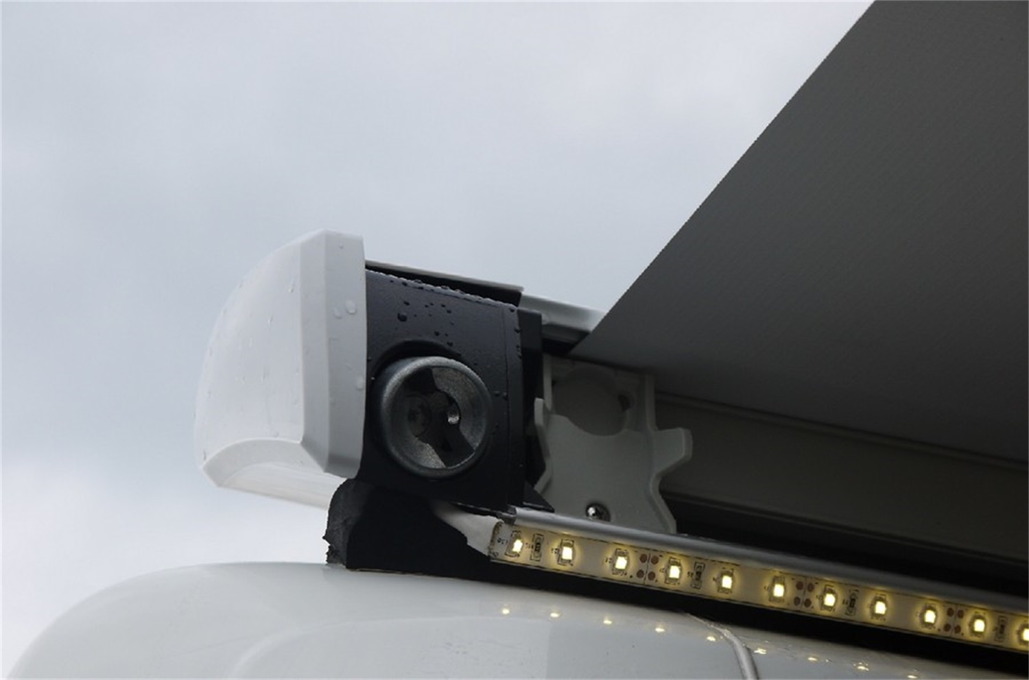 306777_Thule_Led_Mounting_RailTo6200-9200